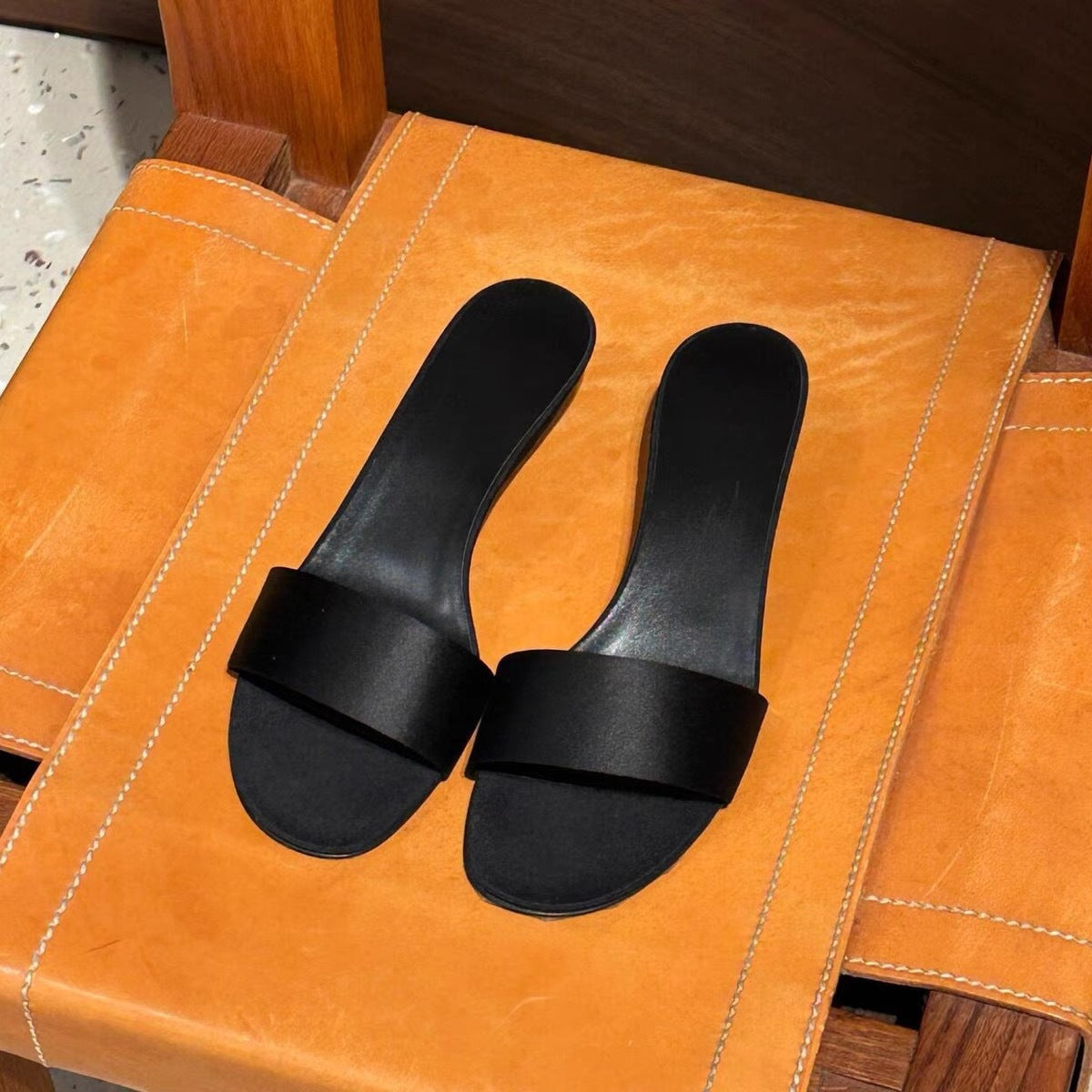 Damen Bequeme Slides mit breitem Riemendesign R&B