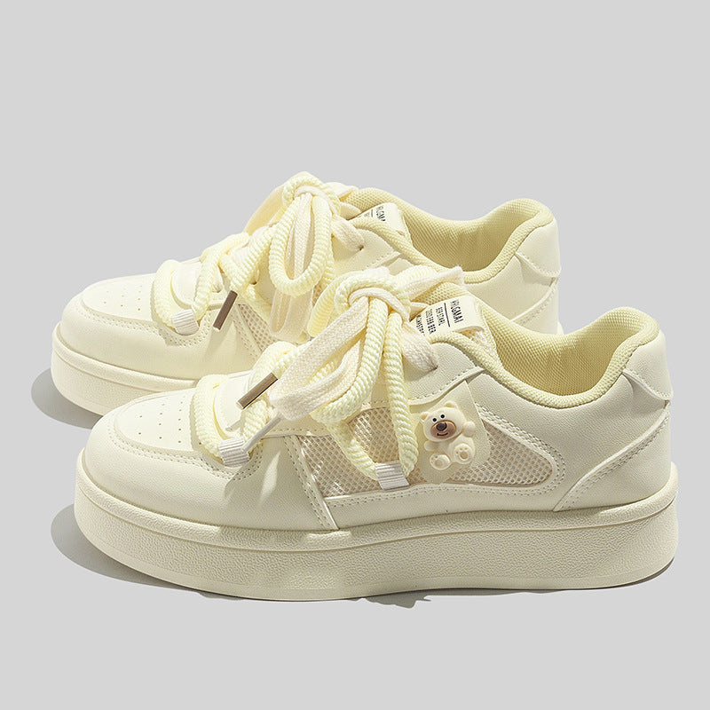 Damen Sneakers mit atmungsaktiven Mesh-Einsätzen und dekorativen Details