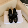 Damen Ballerina-Schuhe mit elegantem Riemenschluss und glänzender Oberfläche