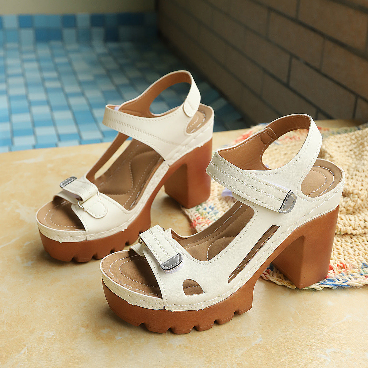 Damen Elegante Plateau-Sandalen mit modischem Riemen und stabiler Sohle