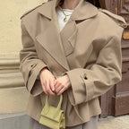 Damen Oversized Trenchcoat mit breitem Kragen und dekorativen Knopfdetails R&B