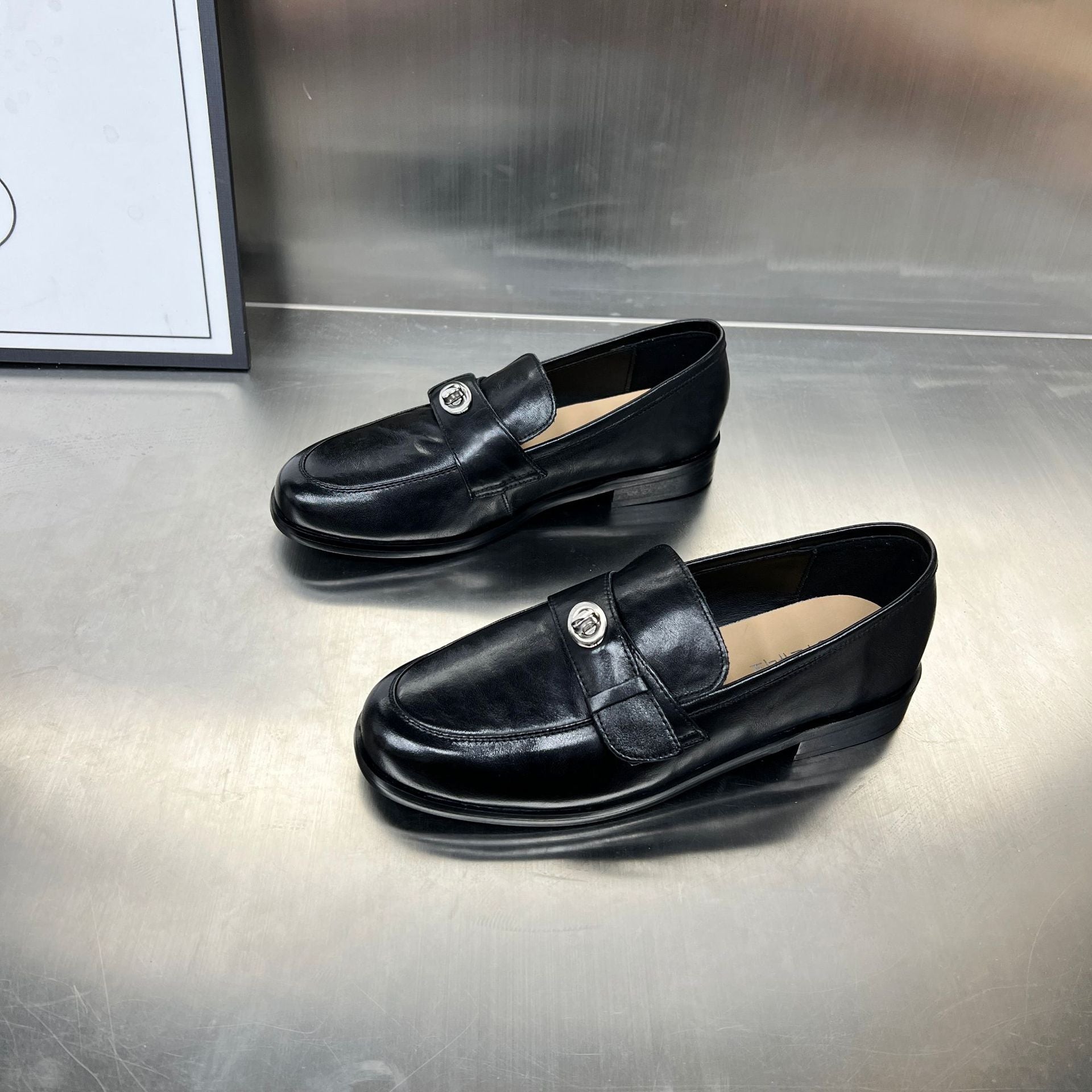 Damen Luxus-Leder Mokassins mit modischem Schmuckdetail R&B