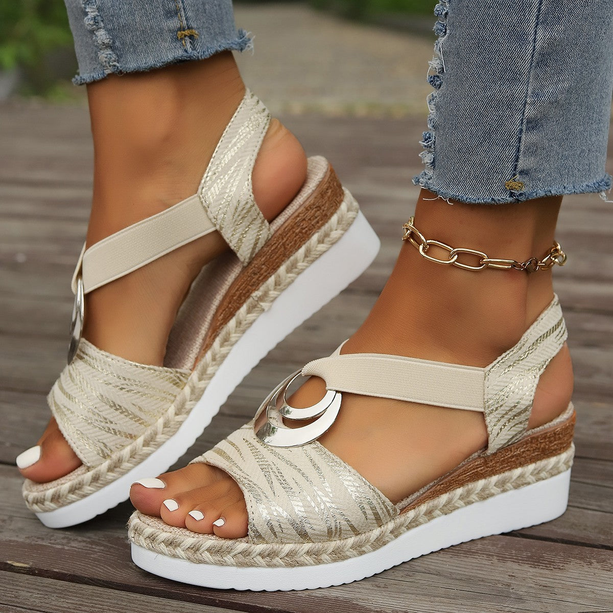 Damen Plateau-Sandalen mit stylishem Riemen und glänzenden Akzenten