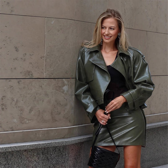 Damen Kunstlederkleid mit tailliertem Schnitt und praktischen Bindegürtel R&B