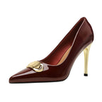 Damen stilvolle Lackpumps mit eleganter Goldschnalle