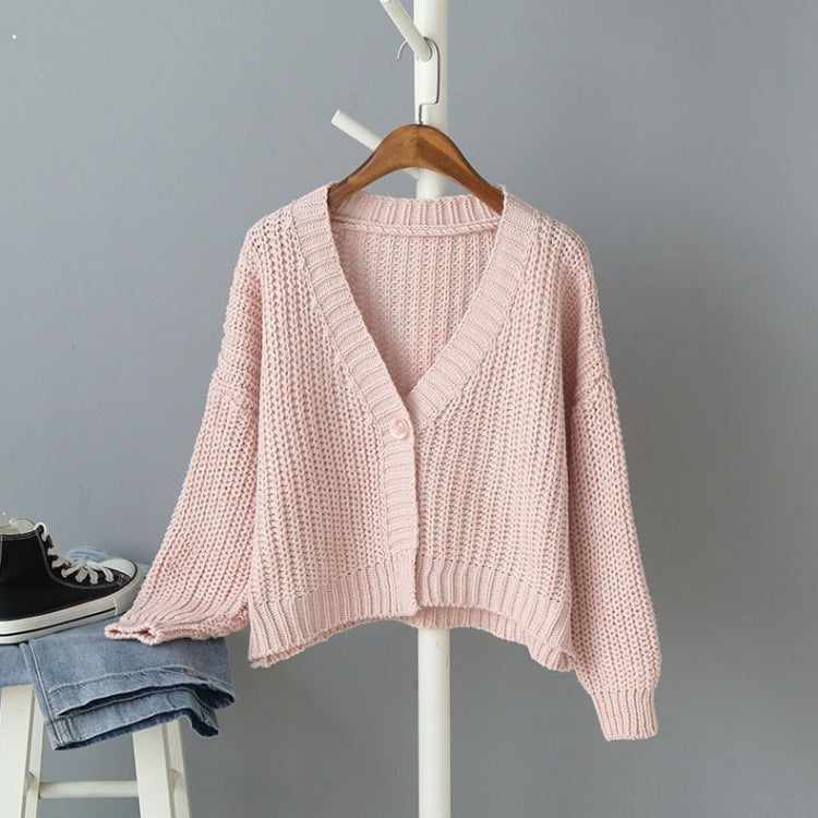 Damen Kurzer Strickcardigan mit V-Ausschnitt und modischen Knopfdetails R&B