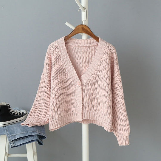 Damen Kurzer Strickcardigan mit V-Ausschnitt und modischen Knopfdetails R&B