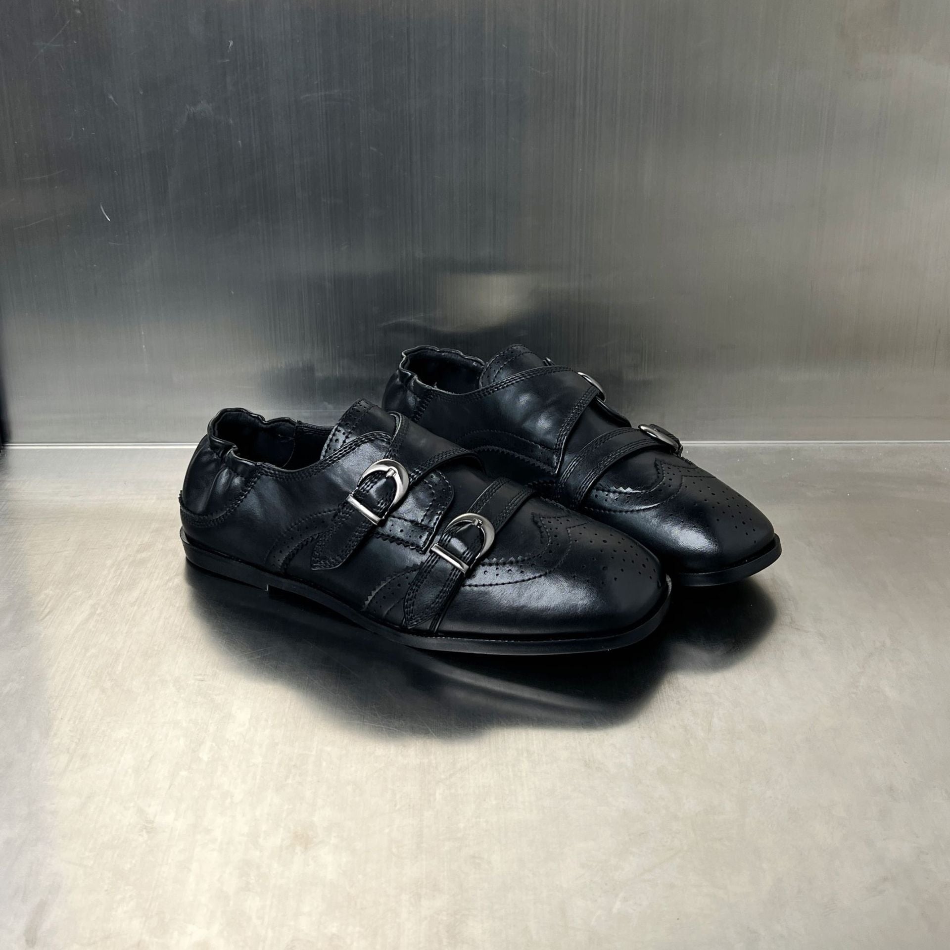 Damen Elegante Mokassins mit doppeltem Schnallenverschluss und perforiertem Design R&B