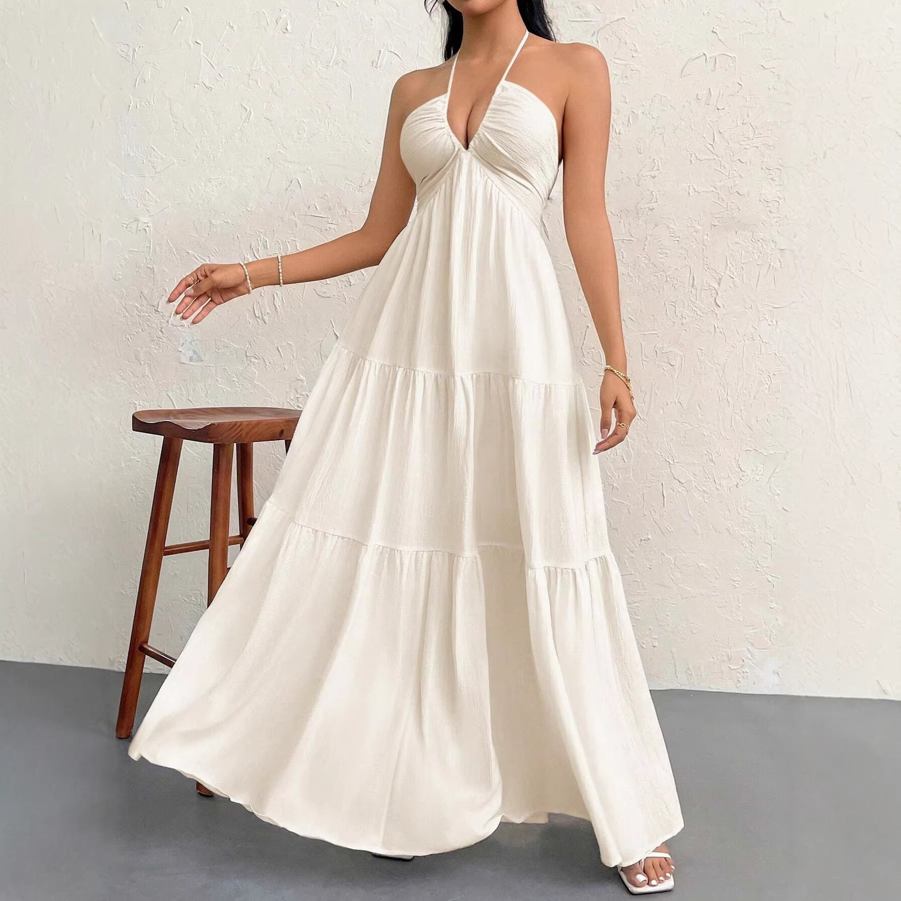 Damen Maxikleid mit tiefer Frontausschnitt und schwingendem Rock R&B