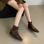 Damen modische Ankle Boots aus feinem Wildleder mit spitzem Schnitt und leichter Keilsohle R&B
