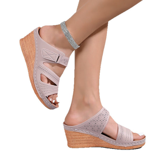Damen Wedge-Pantoletten mit modischem Riemendesign und komfortabler Fußbettung R&B