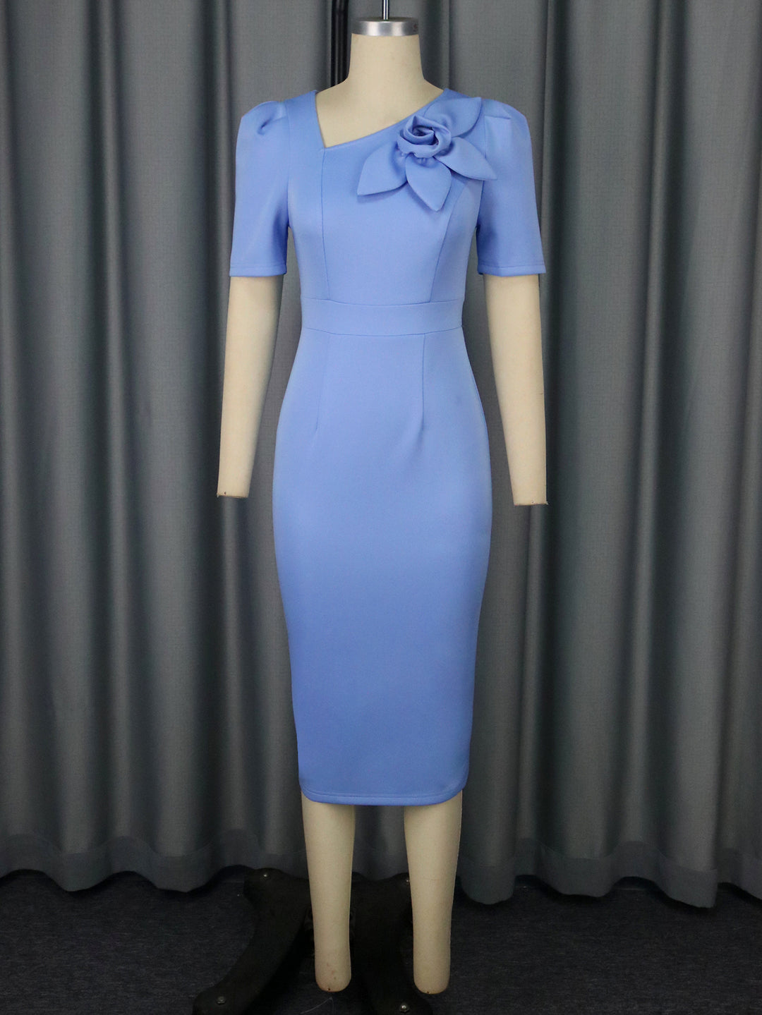 Damen figurbetontes Kleid mit dekorativer Blütenapplikation R&B