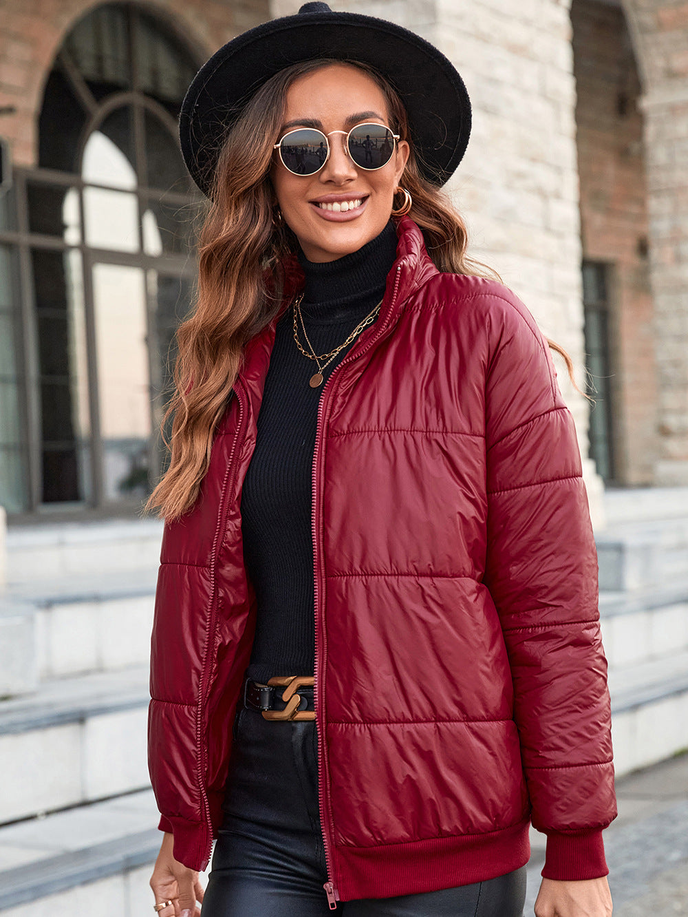 Damen elegante Steppjacke mit hochschließendem Kragen und modernen Taschen R&B