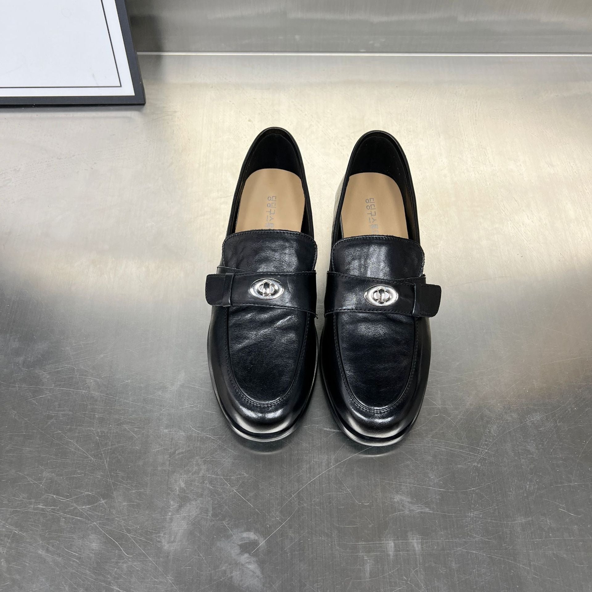 Damen Luxus-Leder Mokassins mit modischem Schmuckdetail R&B