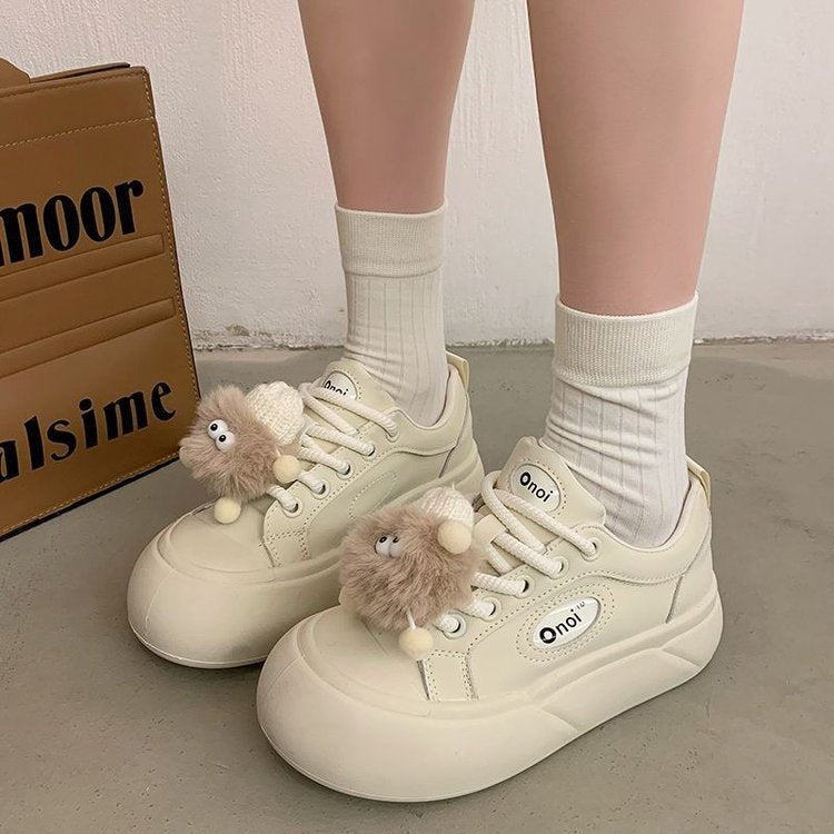 Damen Sneakers mit verspielten Pompons und bequemer Sohle R&B
