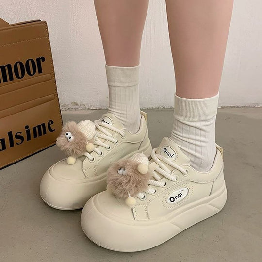 Damen Sneakers mit verspielten Pompons und bequemer Sohle R&B