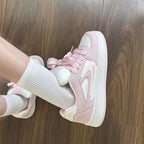 Damen Sneakers im trendigen Design mit dicker Laufsohle und aufregenden Schnürdetails
