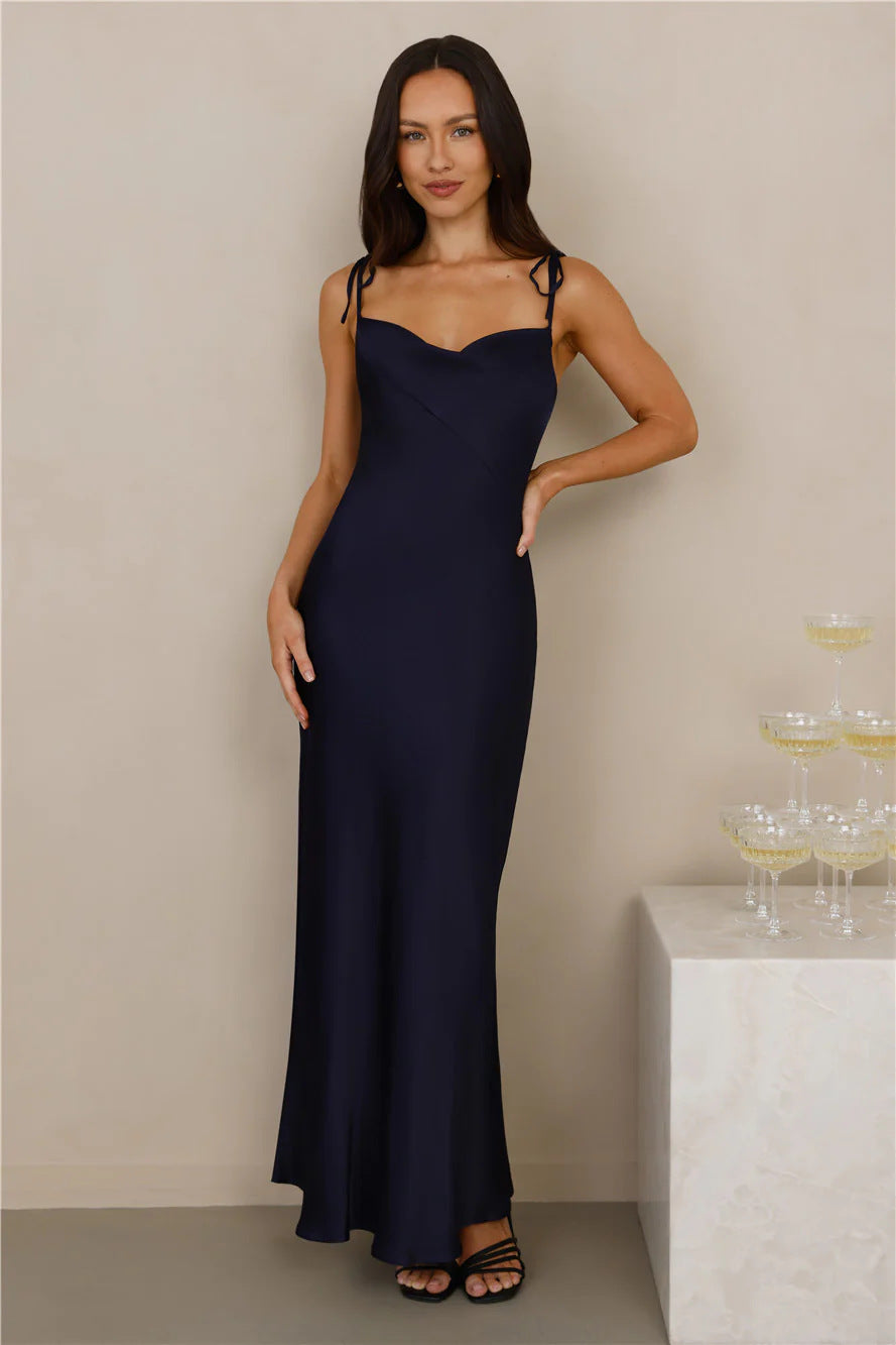 Damen Elegantes Satin-Maxikleid mit verstellbaren Trägern und figurbetontem Schnitt R&B