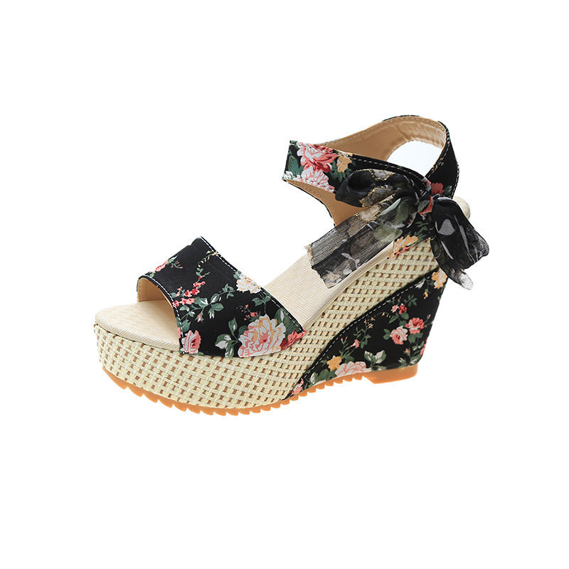 Damen Wedge-Sandalen mit floralem Design und dezentem Riemen R&B