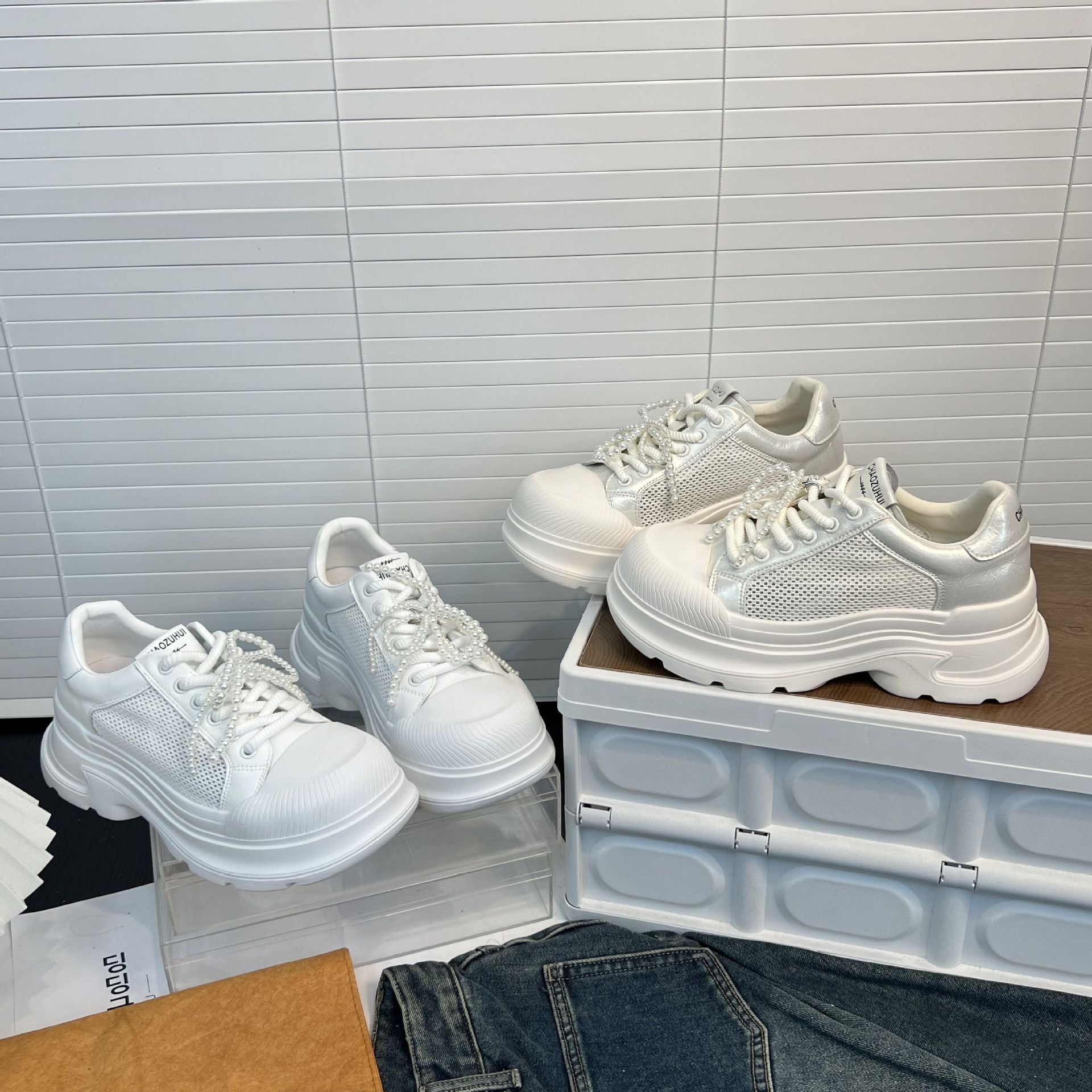 Damen Sportliche Sneakers mit trendigem Mesh-Design und perlenverziertem Schnürsystem R&B