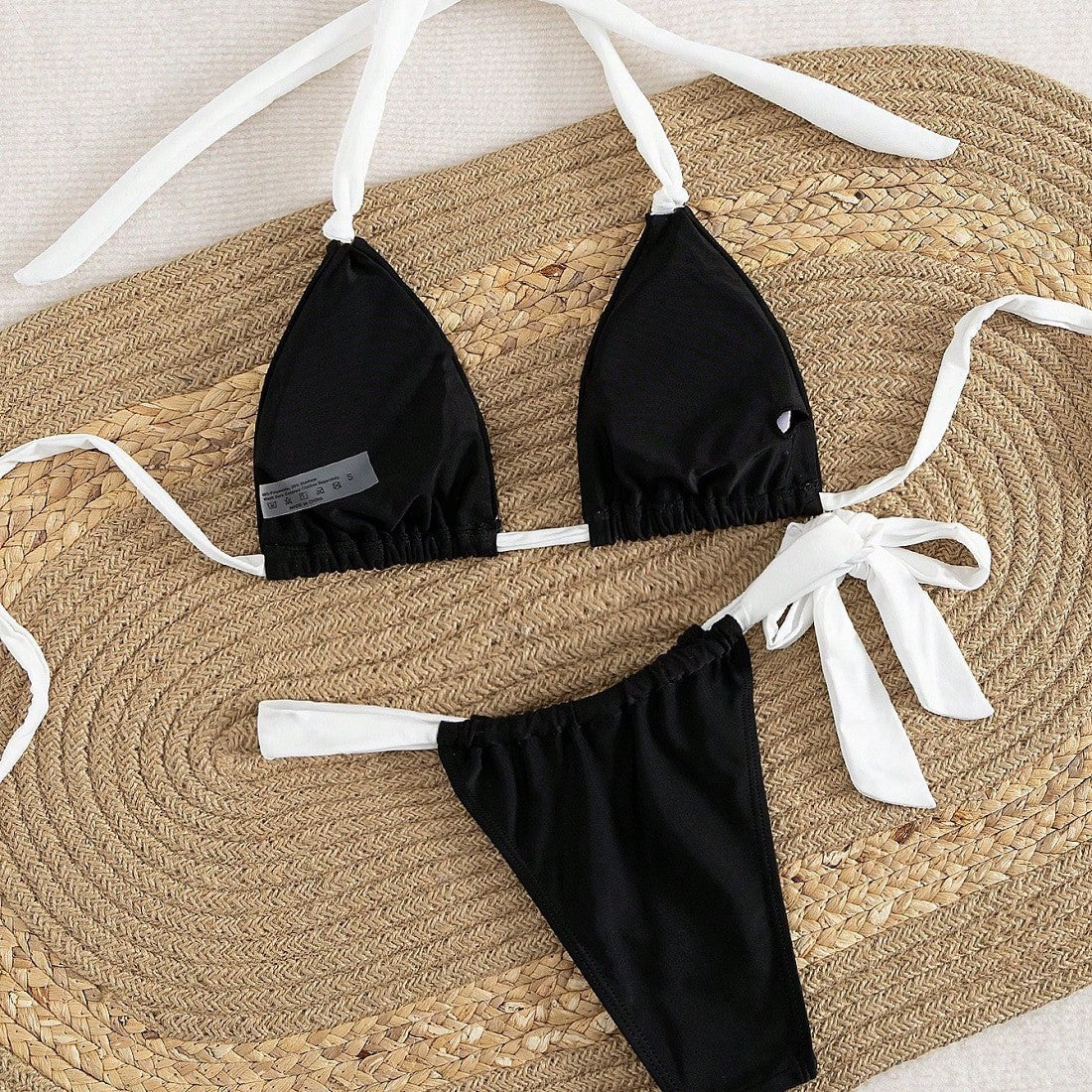 Damen Triangel-Bikini mit verstellbaren Trägern und femininem Bindedetail R&B