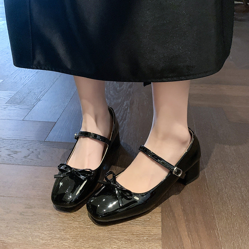 Damen Ballerinas mit praktischem Riemchen und modischem Glanzverschluss EB