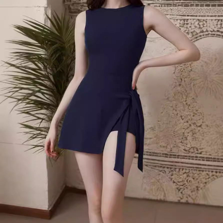 Damen Bademode mit asymmetrischer Drapierung und seitlichem Bindegürtel R&B