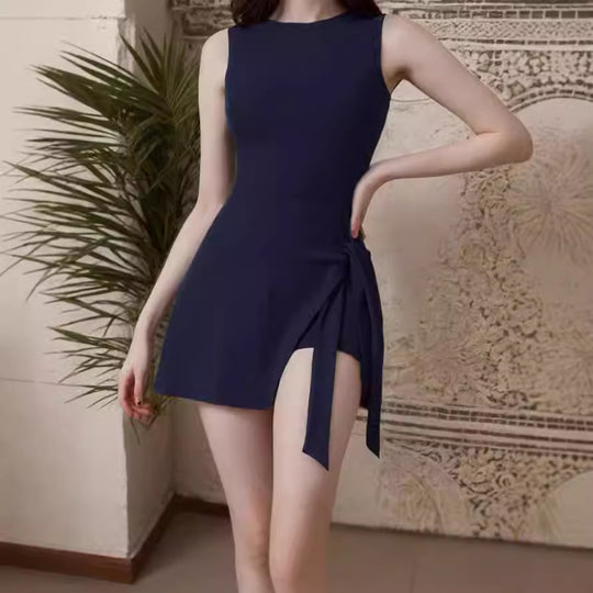 Damen Bademode mit asymmetrischer Drapierung und seitlichem Bindegürtel R&B