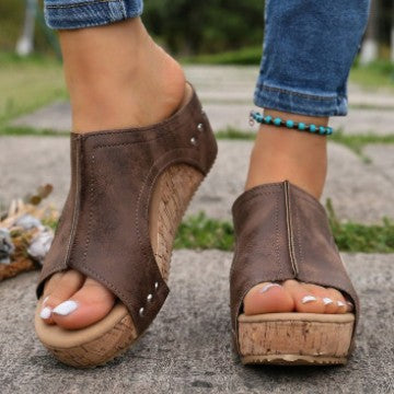 Damen Komfortable Keil-Sandalen mit floralen Akzenten R&B