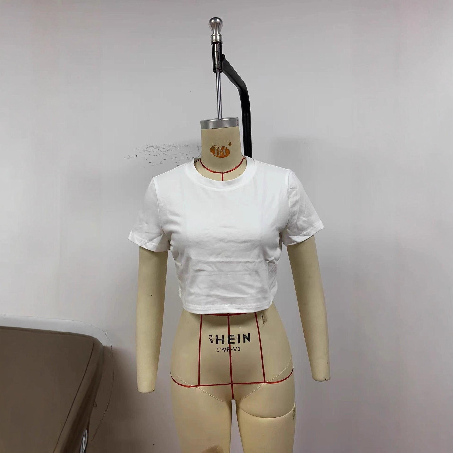 Damen Crop-T-Shirt mit hautsympathischem Baumwollmaterial und R&Brnem Schnitt R&B
