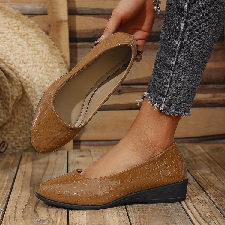 Damen Komfortable Wedge-Pantoletten mit elegantem Krokodilleder-Design R&B