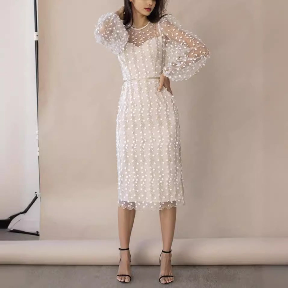 Damen Kleid mit transparenten Puffärmeln und floralem Stickdesign R&B