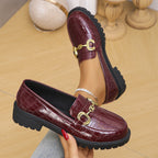 Damen nan glänzende Krokoprägung Loafer mit profilierter Traktorsohle und goldener Zierschnalle R&B