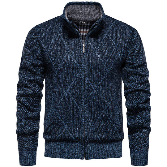 Herren Strickjacke mit modernem Zopfmuster und hohem Kragen R&B