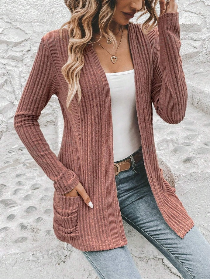 Damen Strickjacke mit wärmendem Rippenmuster und praktischen Taschen R&B