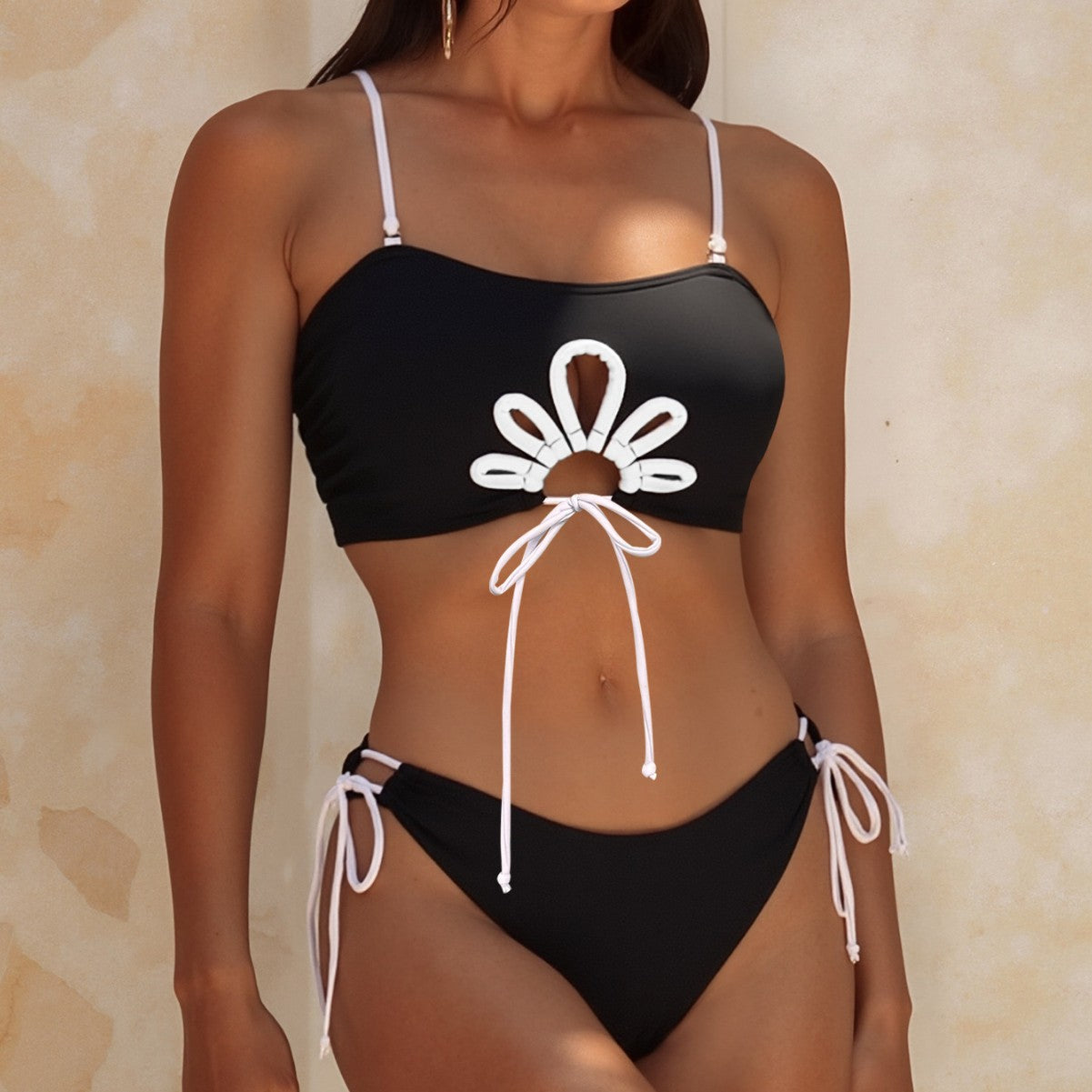 Damen Bikini-Set mit modischem Cut-Out und verspielten BindR&Bändern R&B