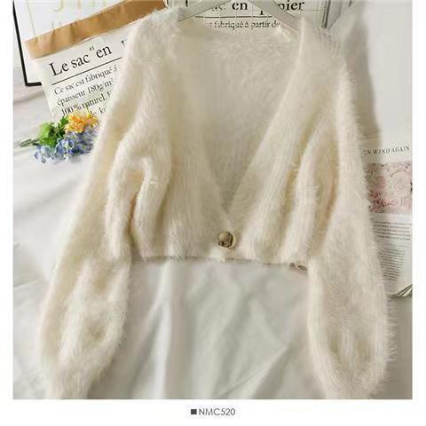 Damen Flauschige Kurzstrickjacke mit V-Ausschnitt und Knopfdetail R&B