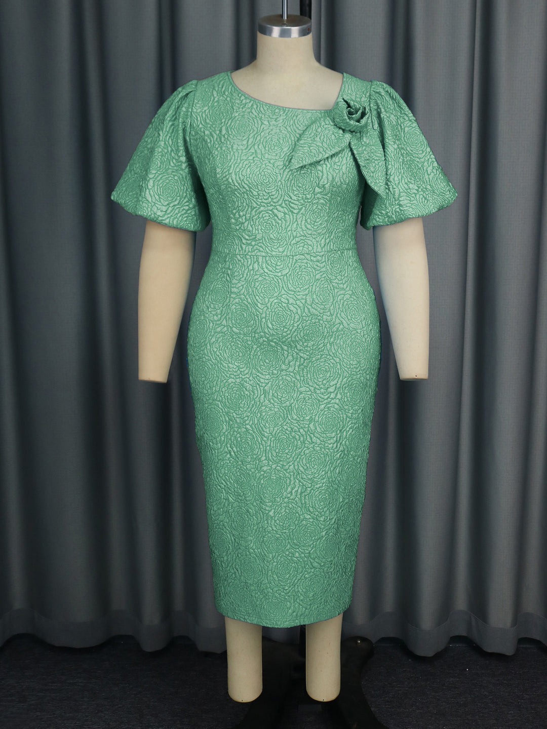 Damen elegantes Etuikleid mit fließenden Puffärmeln und Blumenapplikation R&B