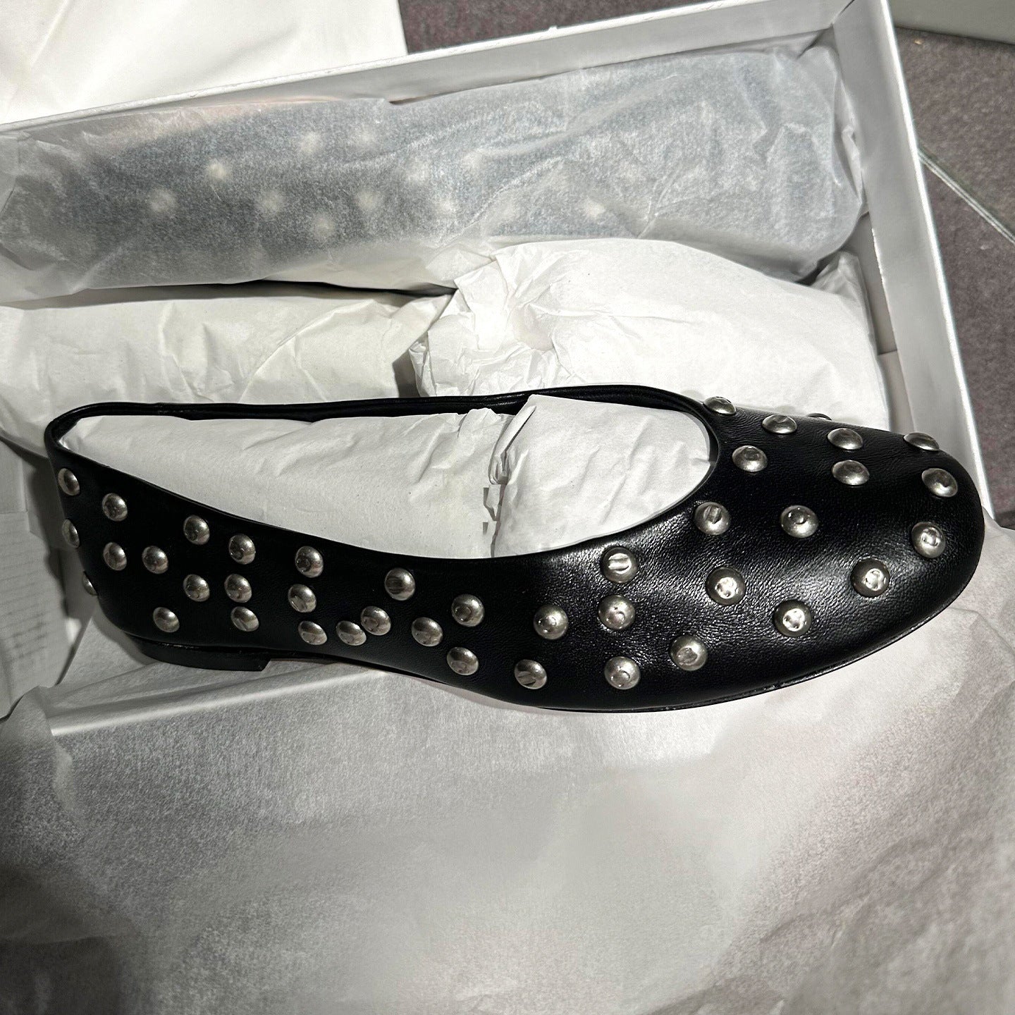 Damen elegante Ballerinas mit auffälligem Nietenbesatz