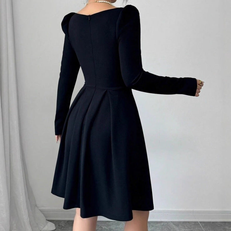 Damen Elegantes Minikleid mit schmalem Quadrat-Ausschnitt und feinem Rüschensaum R&B