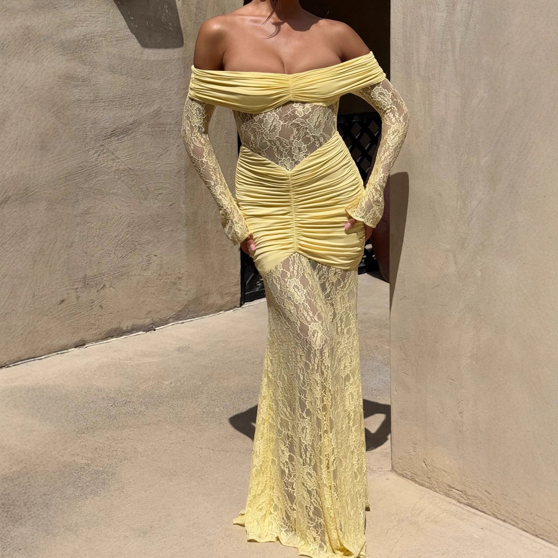 Damen Elegantes Spitzen-Maxikleid mit elegantem Off-Shoulder Design und Raffungen R&B
