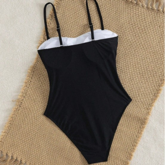 Damen Einteiliger Badeanzug mit raffiniertem Cut-Out und elegantem Ringdetail R&B