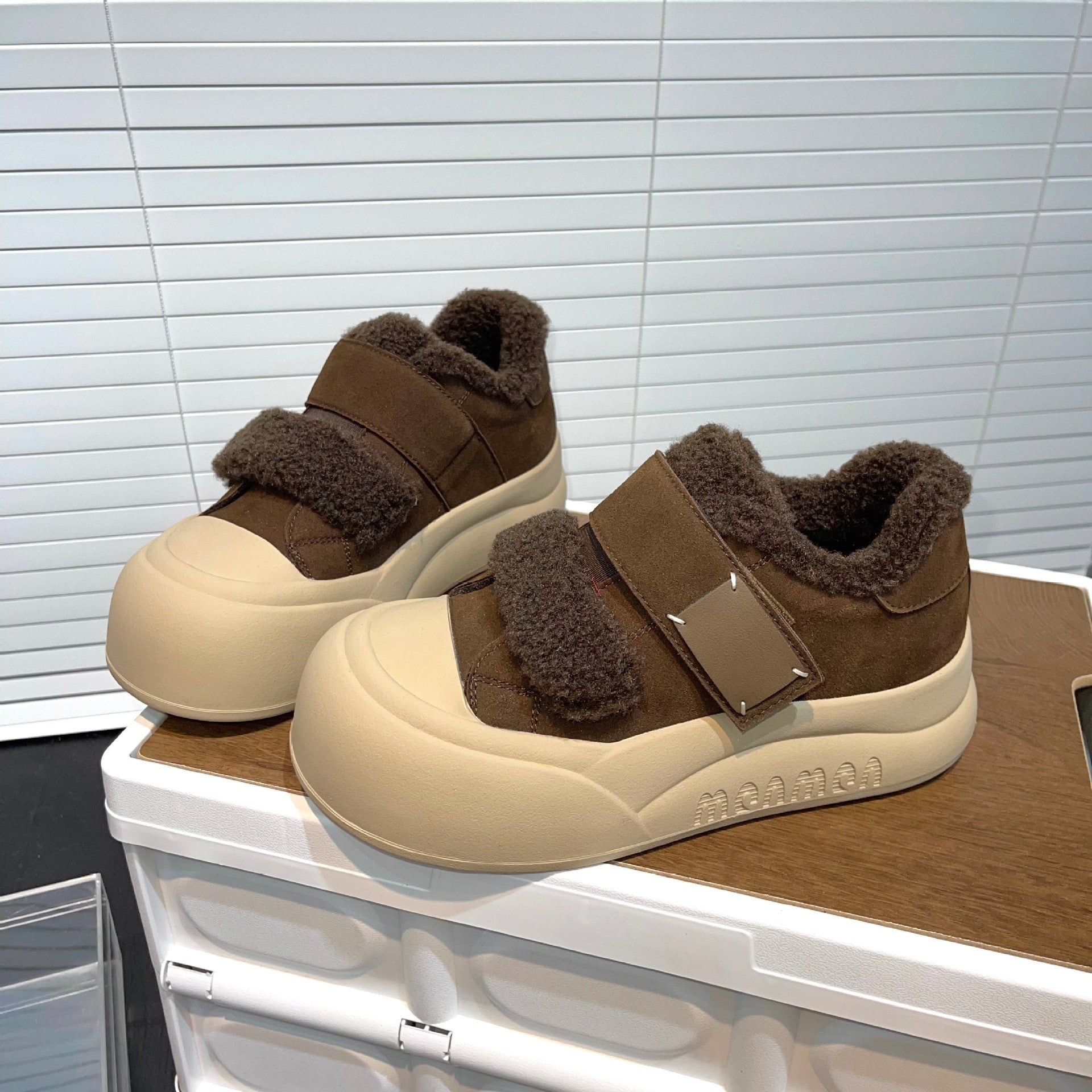 Damen komfortable Sneakers mit kuscheligem Innenfutter und verstellbarem Klettverschluss R&B