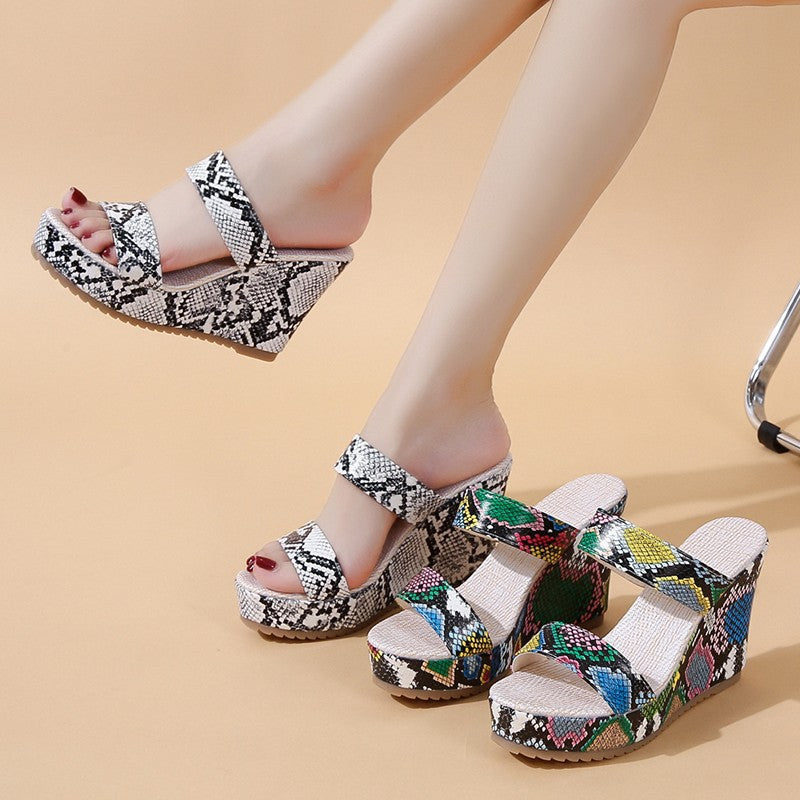 Damen Wedge-Sandalen mit schickem Schlangenleder-Design und gepolsterter Sohle R&B