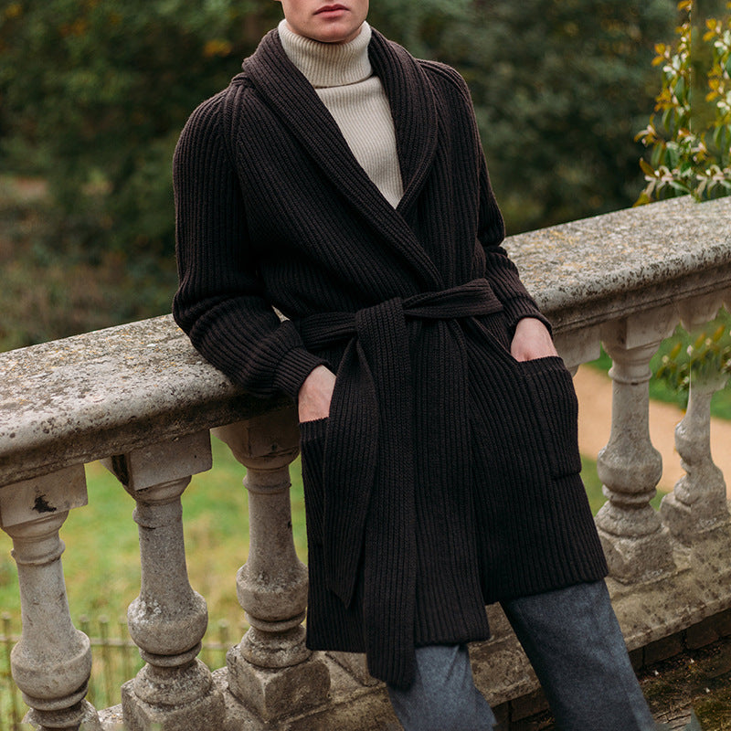 Herren Strickmantel mit breitem Gürtel und praktischen Taschen
