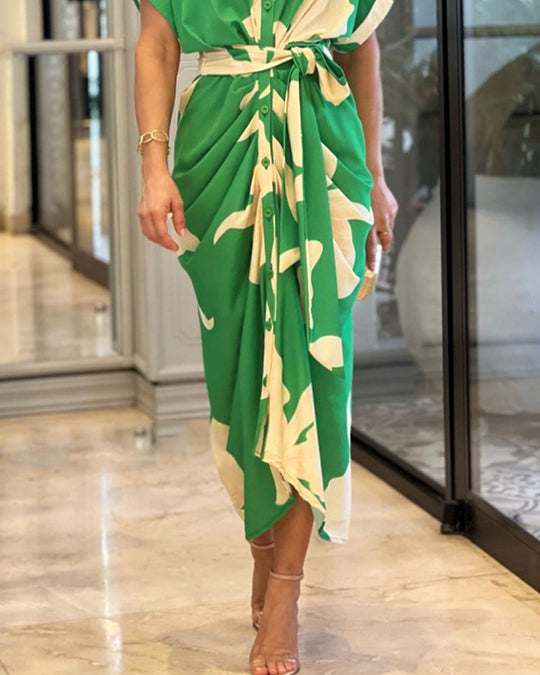 Damen Wickelkleid mit buntem Blattmuster und modischem Taillengürtel R&B