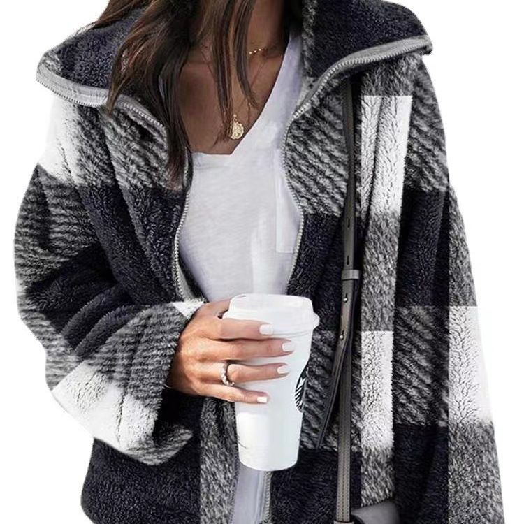 Damen kuschelige Fleecejacke mit Karomuster und hohem Kragen
