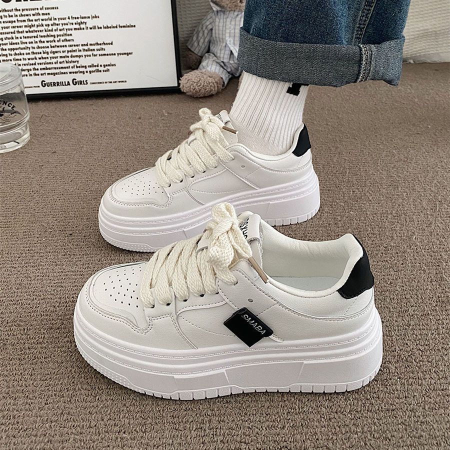 Damen Plattform Sneakers mit sportlichem Design und verstärkter Sohle