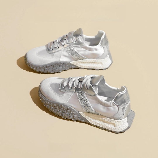 Damen Sportliche Sneakers mit glitzernden Akzenten und futuristischem Design R&B