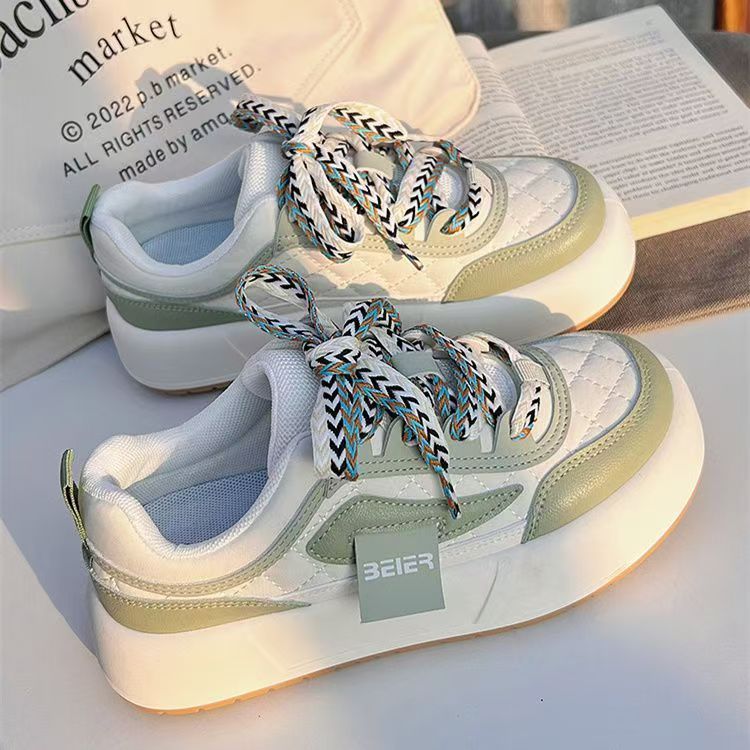 Damen modische Sneaker mit quilted Design und robustem Fersenbereich R&B